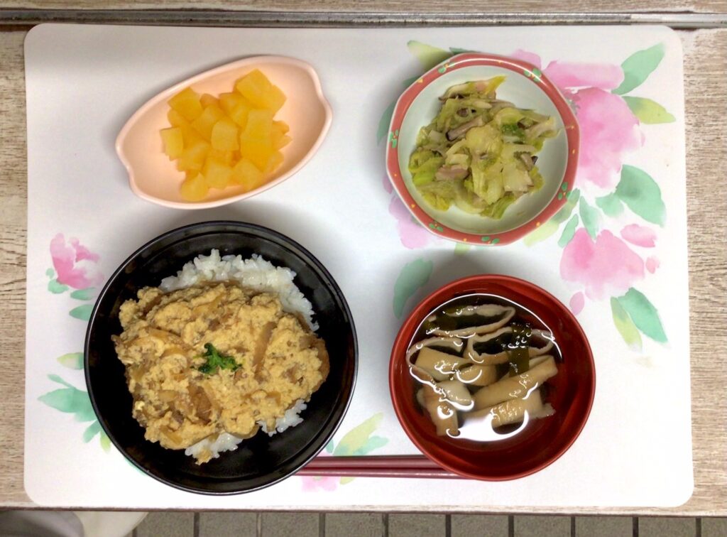 栄養課 選択食 マグロ丼 かつ丼