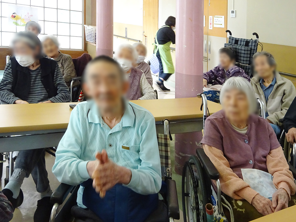 1F特養・ショートステイ 母の日 新茶の会