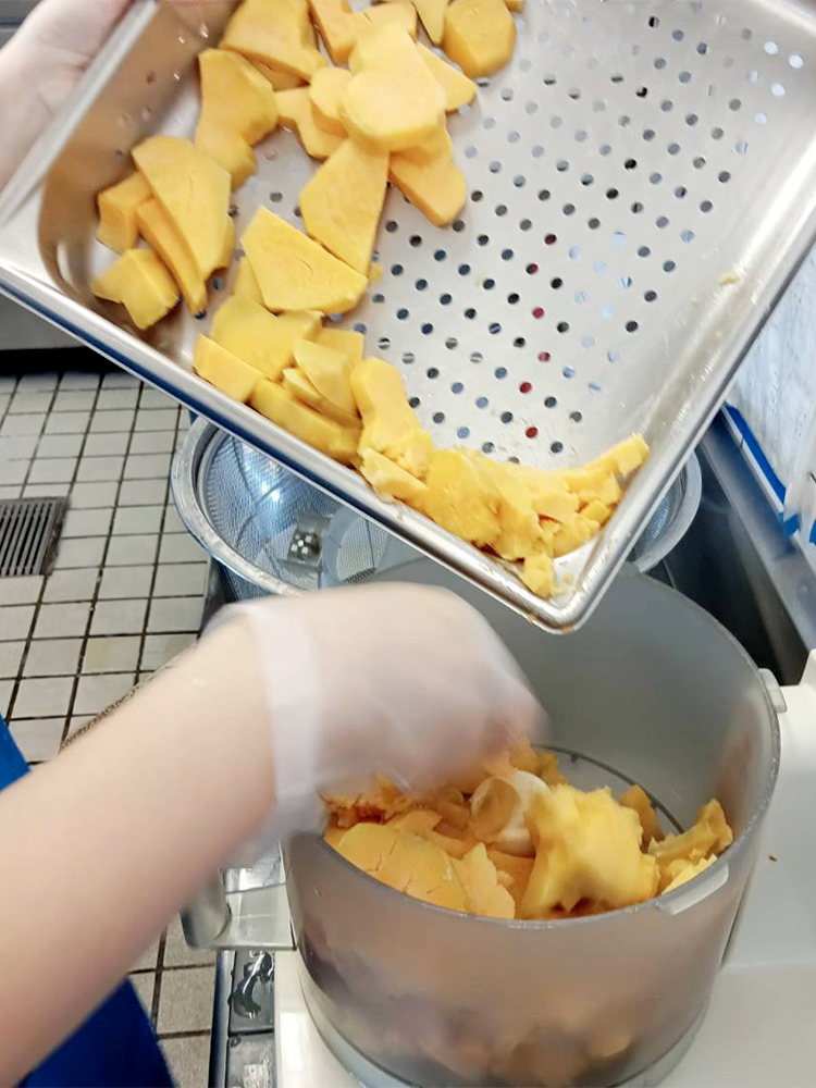 栄養課 さつま芋を使用したおやつ