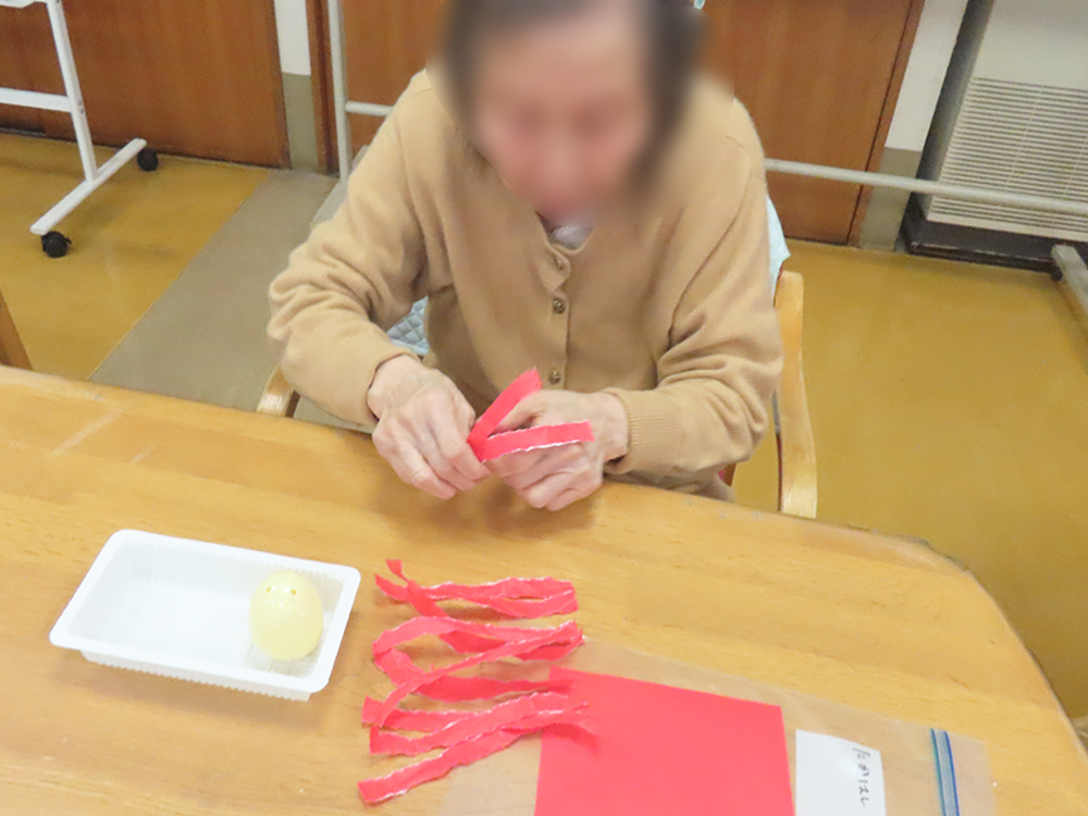 デイサービス もの作りレク「開運コロコロだるま」