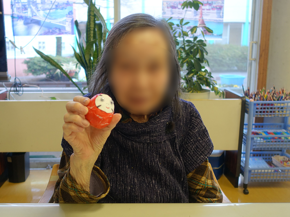 デイサービス もの作りレク「開運コロコロだるま」