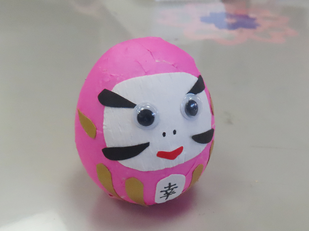 デイサービス もの作りレク「開運コロコロだるま」